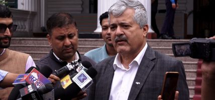तीन दलका शीर्ष नेताहरूको बैठकमा टीआरसी र दैलेख पेट्रोलियम विषय उठान