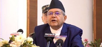हिकारु गौतम फाउडेशन द्वारा गोताखोरका लागि आवश्यक सामग्री हस्तान्तरण