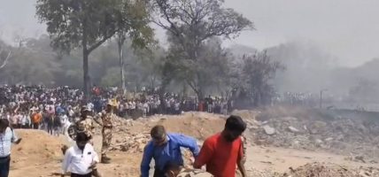 एअर इन्डियाको विमान दुर्घटनामा २४१ जनाको निधन, एक जना जीवित