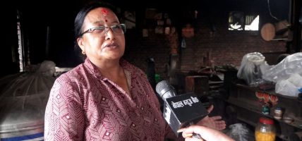 २८ वर्षदेखि परम्परागत तोरी मिलमार्फत तेल उत्पादनमा जुटेकी मीना डंगोल