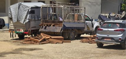 सालको काठसहित दुईवटा पिकअप भ्यान सिरहा प्रहरीको नियन्त्रणमा