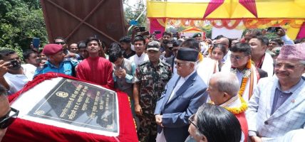 प्रधानमन्त्रीद्वारा मटिहानीको पुल र प्रसूति गृह भवनको उद्घाटन