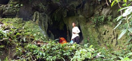 गुफाभित्र शिवलिंगसहितको मन्दिर, पर्यटकीय सम्भावना बोकेको स्थल ओझेलमा