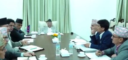 कृषि सामाग्री र साल्ट ट्रेडिङका कर्मचारीसँग प्रधानमन्त्रीले भने तपाइँहरुको संस्थाले गर्दा नेता र मन्त्रीले गालि खानुपर्‍यो