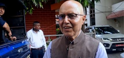 विराटनगरमा अर्थमन्त्री खनालको साधारण शैली