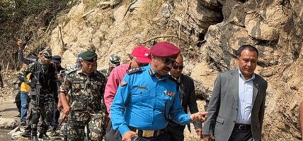 मन्त्री घिसिङद्वारा झापाका बाढी प्रभावित क्षेत्रको अवलोकन