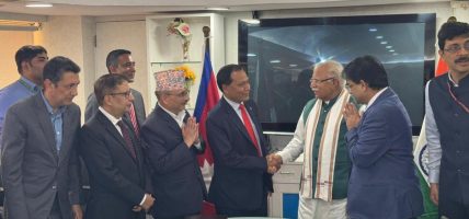 उर्जामन्त्री कुलमान घिसिङ र भारतका विद्युतमन्त्री मनोहरलाल खट्टरबीच भेटवार्ता
