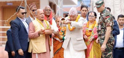 राष्ट्रपति रामचन्द्र पौडेलद्वारा गुह्येश्वरीमा छठी माताको पूजा अर्चना