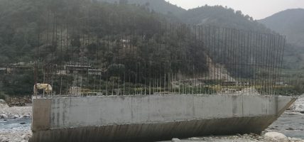बाजुराको मार्तडी-थामलेक सडकखण्डको पुल निर्माणमा ढिलाइ, साढे दुई वर्षमा ४० प्रतिशत मात्र प्रगति