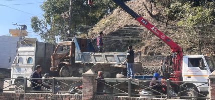 मन्त्री घिसिङको निर्देशनपछि बागमती नदी किनारका बेवारिसे सवारी साधन हटाउन सुरु