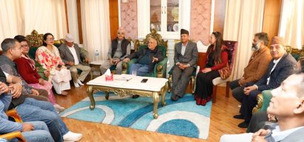 बुढानिलकण्ठ नगरको टोलीद्वारा एमाले अध्यक्ष ओलीसँग भेट, राजनीतिक स्थिति र आगामी महाधिवेशनबारे छलफल
