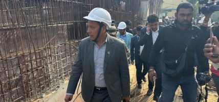 कोशी अस्पताल भवन निर्माणमा चरम लापरबाही, मन्त्री घिसिङद्वारा तीन सिफ्टमा काम गर्न र कारबाही गर्न निर्देशन