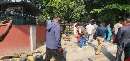 मधेस प्रदेश प्रमुख कार्यालय अगाडि तोडफोड