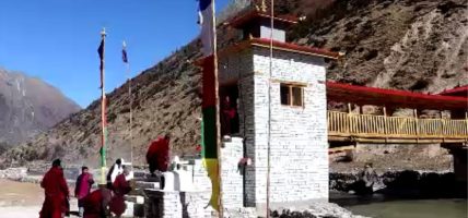 मुगुमा नेपालकै नमुना काम : ‘चिटिम शैली’को काठे पुल निर्माणपछि गाउँलेमा उत्साह, सांस्कृतिक धरोहर र पर्यटन प्रवर्धनमा टेवा