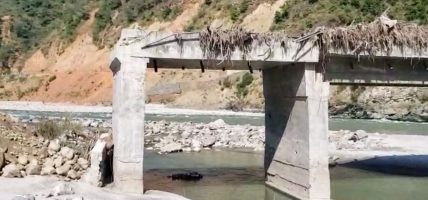 बाढीले पुल बगाएको नेपालथोकमा बेलिब्रिज बन्ने