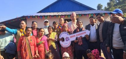 मुख्यमन्त्री बानियाँको व्यक्तिगत पहलमा विपन्न चेपाङ दम्पतीलाई सुरक्षित आवास