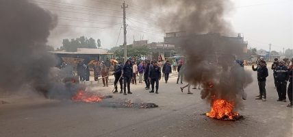 बंगलादेशमा हिन्दुमाथि भएको हत्याको विरोधमा प्रदर्शन, पूर्व-पश्चिम राजमार्ग अवरुद्ध