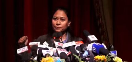 नागरिक भएर बाच्नको लागि राजनीतिक दलको फेर समात्नुपर्ने अवस्थाको अन्त्य गर्नुपर्छ : सुमना श्रेष्ठ