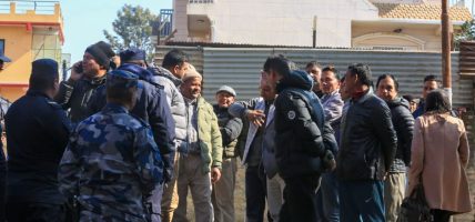 कांग्रेस केन्द्रीय कार्यालय परिसरमा लफडा, नेताहरुलाई गेटमै रोक्ने प्रयास
