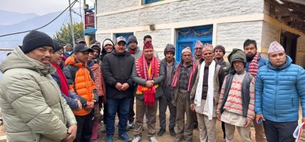 रामेछापका एमाले उम्मेदवार माधव ढुंगेल पार्टीको आन्तरिक बैठक र घरदैलो अभियानमा