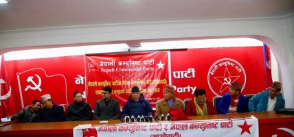 आत्मसमिक्षा गरेर एकतामा आउन विप्लवलाई प्रचण्डको आग्रह