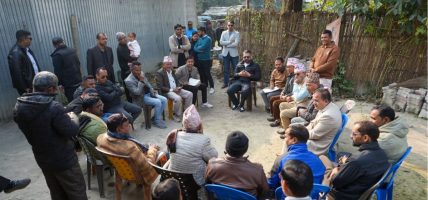झापाका स्थानीय समस्याबारे जनप्रतिनिधि र व्यक्तित्वसँग बालेनको छलफल