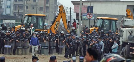 ढुंगामुढापछि कडा सुरक्षा: मनोहरामा बस्ती हटाउन पुनः डोजर