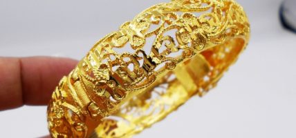 ८०० रुपैयाँले घट्यो सुनको मूल्य