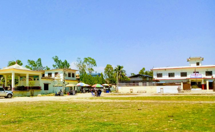 सर्लाहीका सरकारी कार्यालयहरूमा बिचौलियाहरू अझै सक्रिय