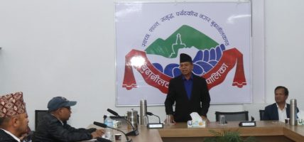 सामुदायिक विद्यालय सुधारबारे बुढानीलकण्ठमा प्रधानाध्यापकसँग छलफल