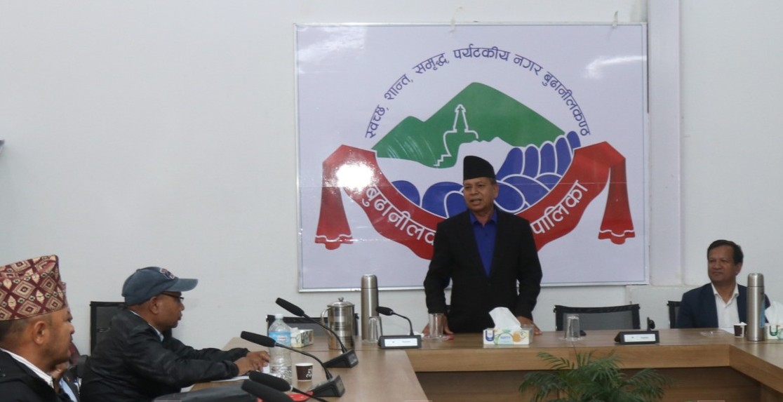 सामुदायिक विद्यालय सुधारबारे बुढानीलकण्ठमा प्रधानाध्यापकसँग छलफल
