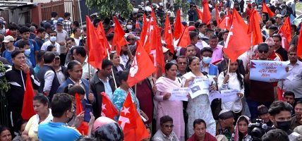 प्रधानमन्त्रीको अभिव्यक्ति राष्ट्रघाती भएको भन्दै नेकपाद्वारा प्रदर्शन, माफी माग्नुपर्ने माग 
